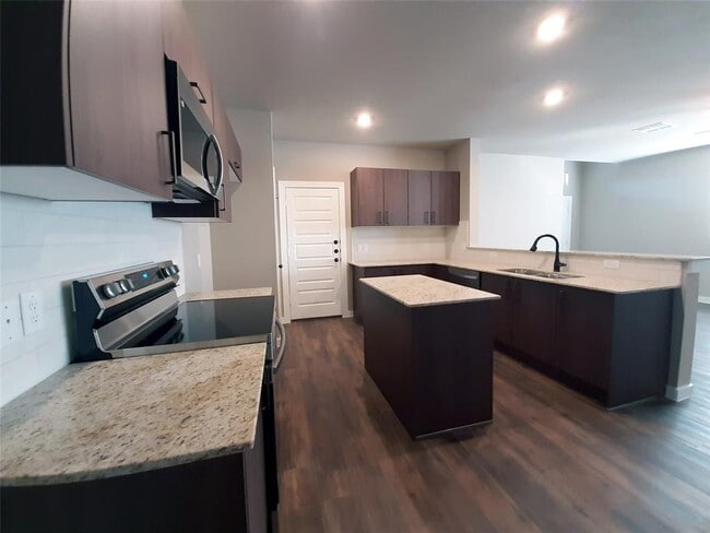 Building Photo - 9815 Grosbeak Ln