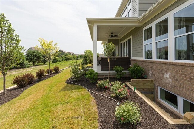 Building Photo - 3328 Pace Dr