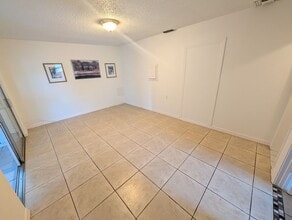 Building Photo - 1818 Rhoades Terrace