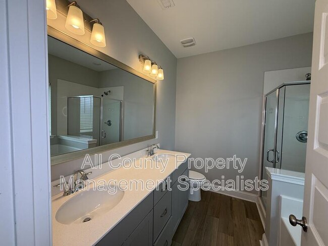 Building Photo - 333 Underhill Dr