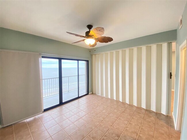 Building Photo - 7700 Seawall Blvd