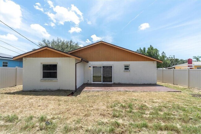 Building Photo - 3235 Hillsdale Ave
