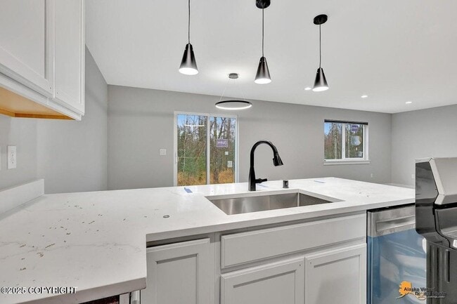 Building Photo - 623 Rita Cir