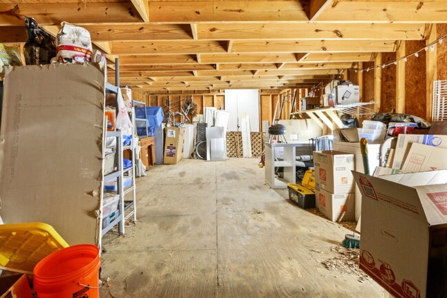 Building Photo - 607 Oakwood Ave