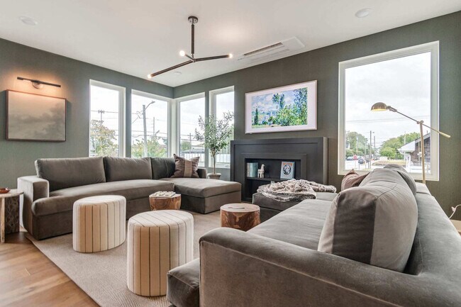 Building Photo - 1117 3rd Ave S