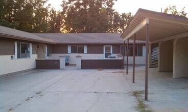 Building Photo - Iowa Triplex