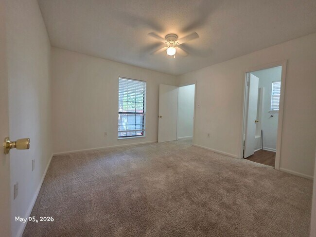 Building Photo - 127 Stockbridge Dr