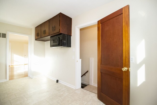 Building Photo - 2355 Ward St