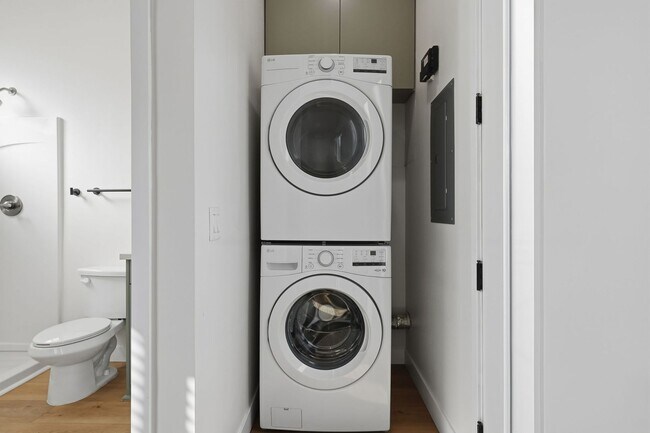 Building Photo - 2735 Broadway-8