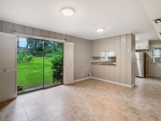 Building Photo - 3613 Mayfair Dr