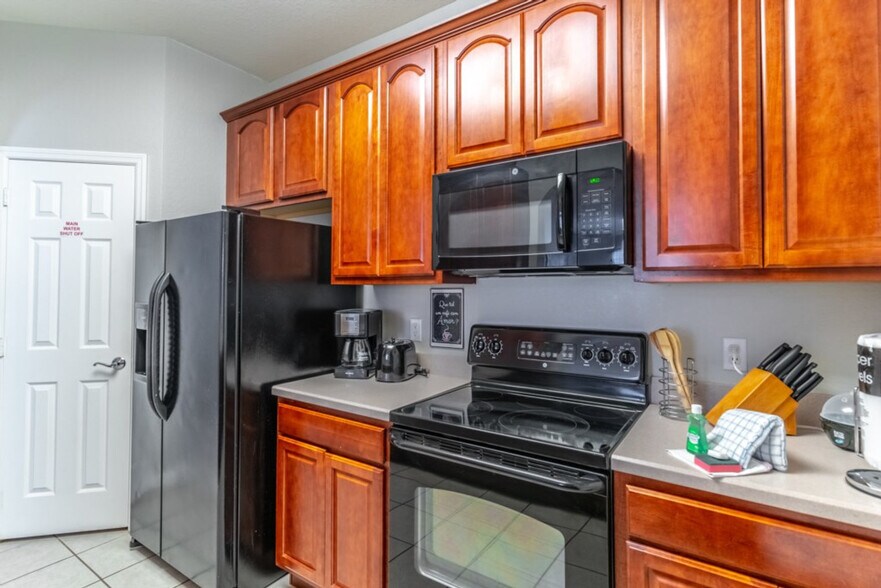 Building Photo - 4862 Cayview Ave