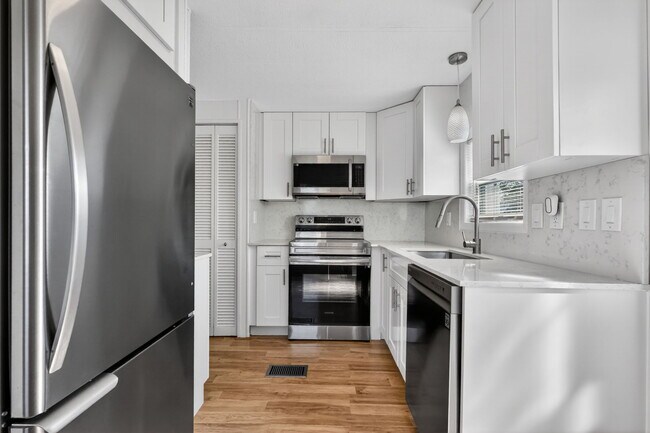 Building Photo - 65 Relaxed Cir
