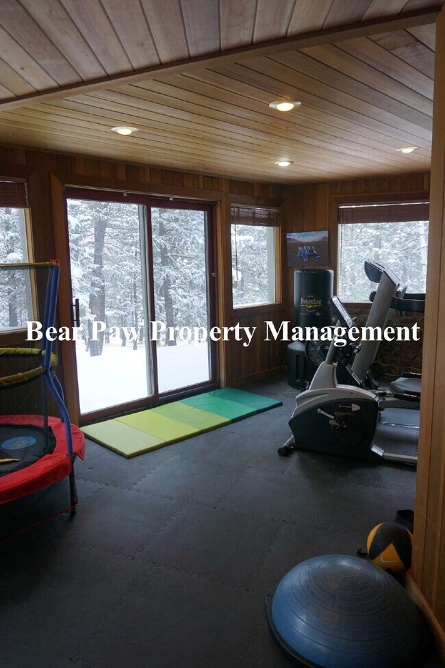Building Photo - Lovely Home in Soda Creek!!