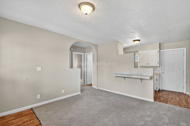 Building Photo - 7349 SE Evergreen St