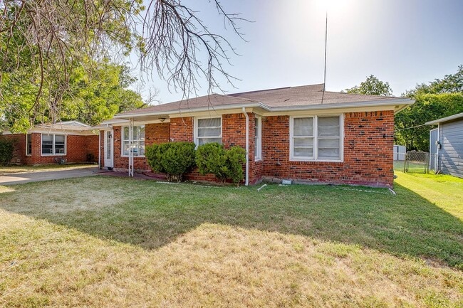 Building Photo - 3112 Willow Park St