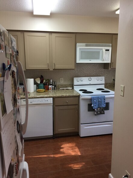 Kitchen - 129 Greengate Court