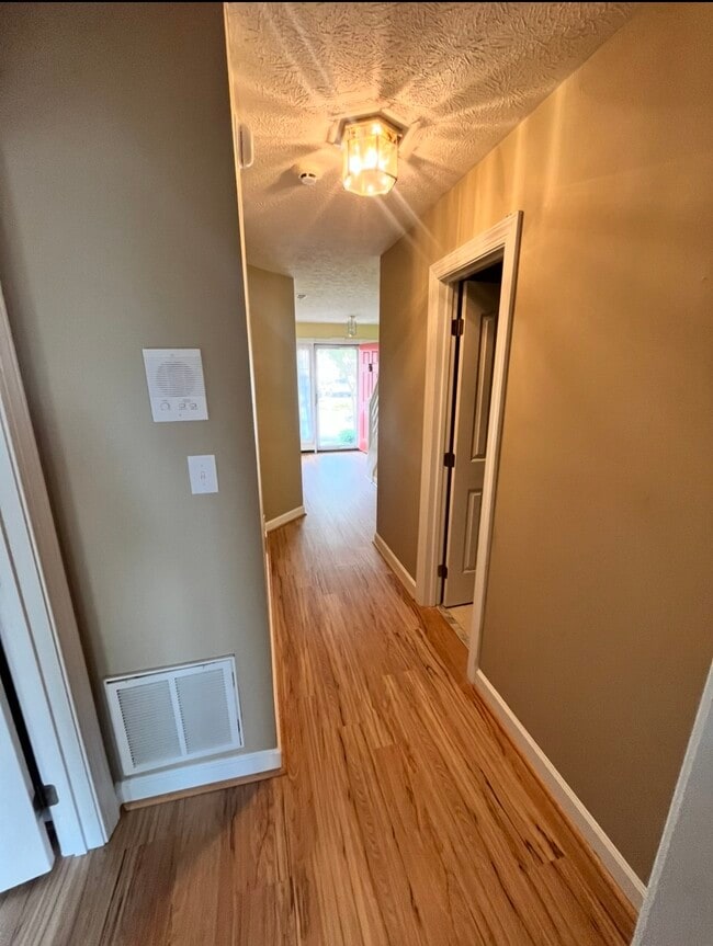 Building Photo - 367 Mainsail Dr