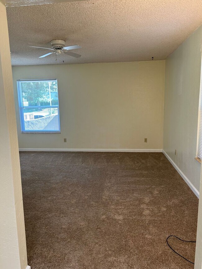 Building Photo - Come See Today