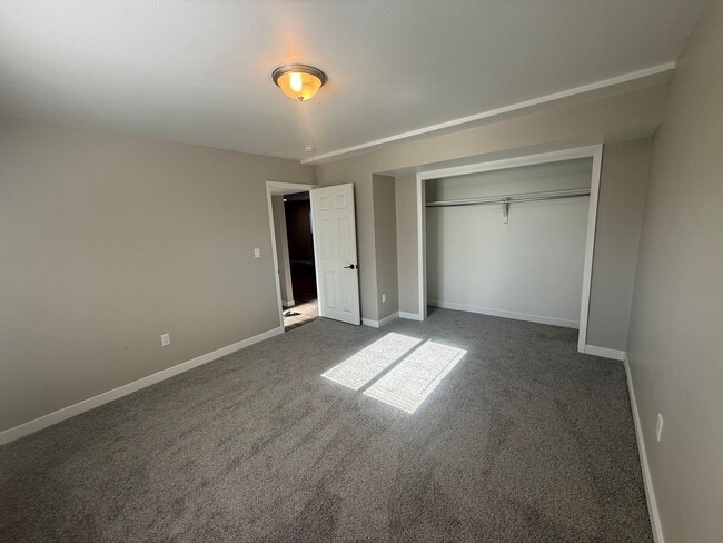 Building Photo - 8886-8888 N Lowell Blvd