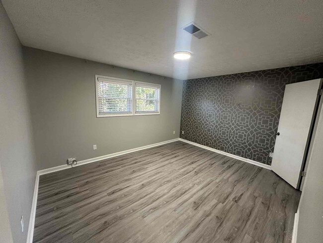 Building Photo - 4348 Bradley Dr SW