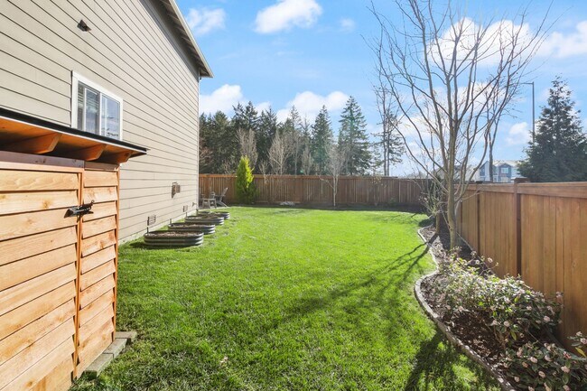 Building Photo - MOVE IN READY NOW! Meridian Campus home available! Beautiful 4 bedrooms 2.5 baths. Easy JBLM comm...