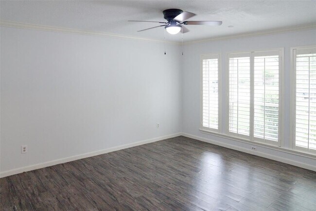 Building Photo - 16611 Brenton Oaks Dr