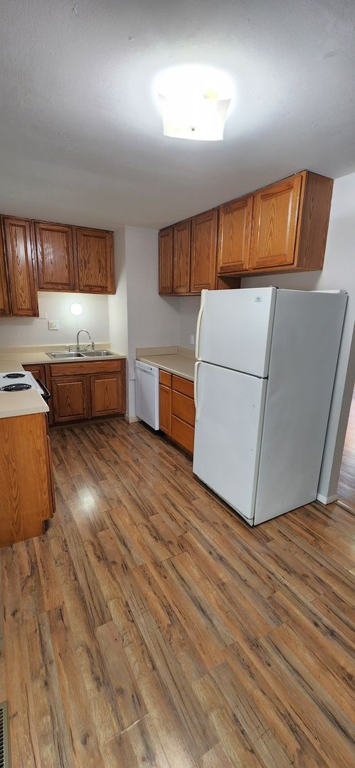 Building Photo - Great 3 bedroom 2 bath rancher at an amazi...