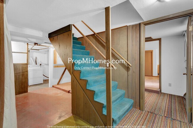 Building Photo - Rare Three Bedroom Gem in SW Portland!