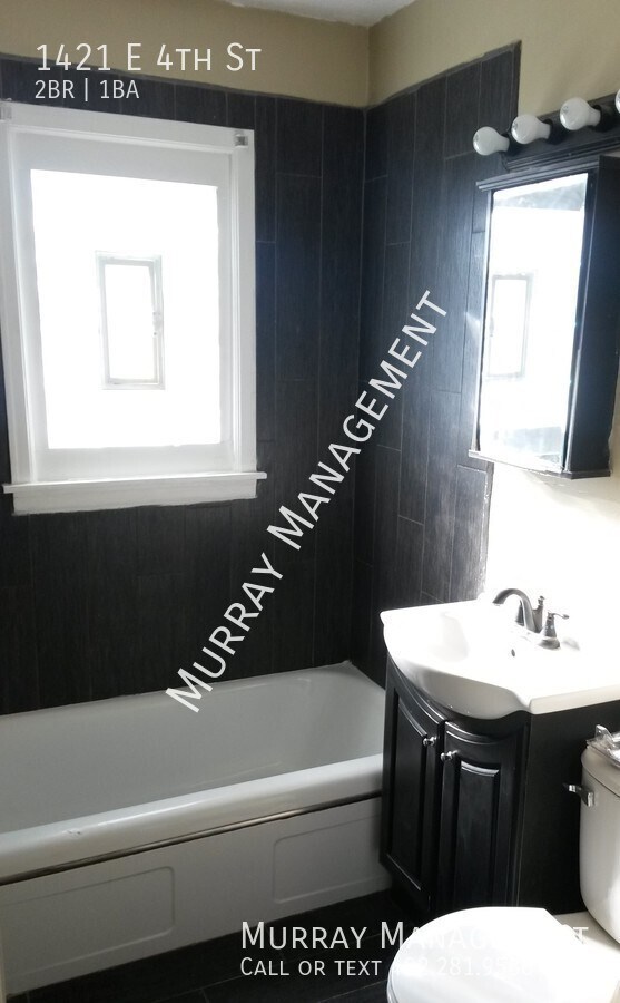 Building Photo - 1421 E 4th St