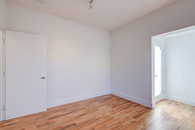 Building Photo - 3216 Bellevue Ave