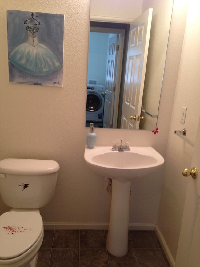 Building Photo - 3BD/2.5BA in Englewood with Attached Garage