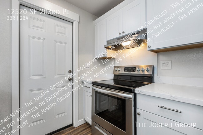 Building Photo - 12520 SE 203 Pl