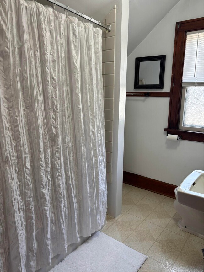 Building Photo - 2119 Lasalle St