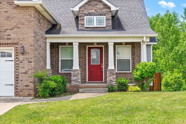 Building Photo - Pet Friendly Three Bedroom with Bonus!