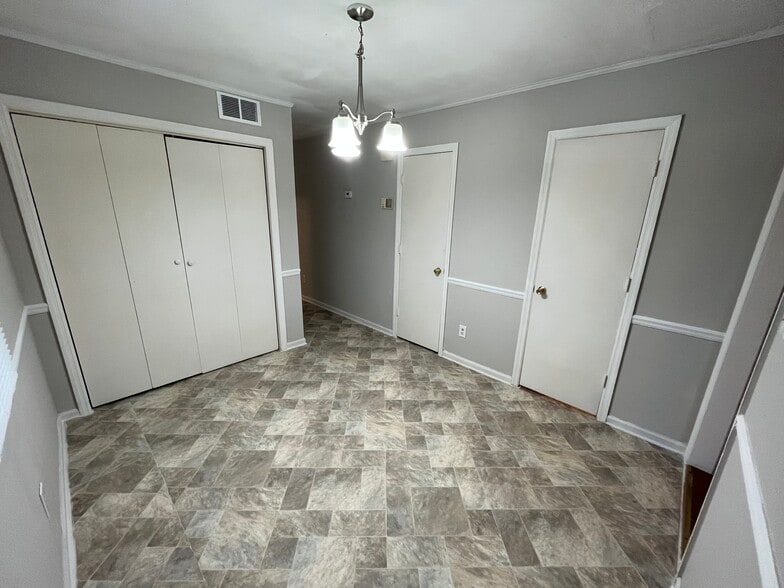 Building Photo - 1111 Emmett St