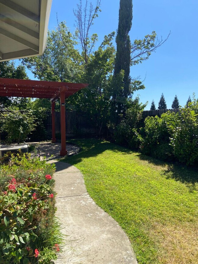 Building Photo - Chelsea Ridge - Broadstone. Walk to park, ...