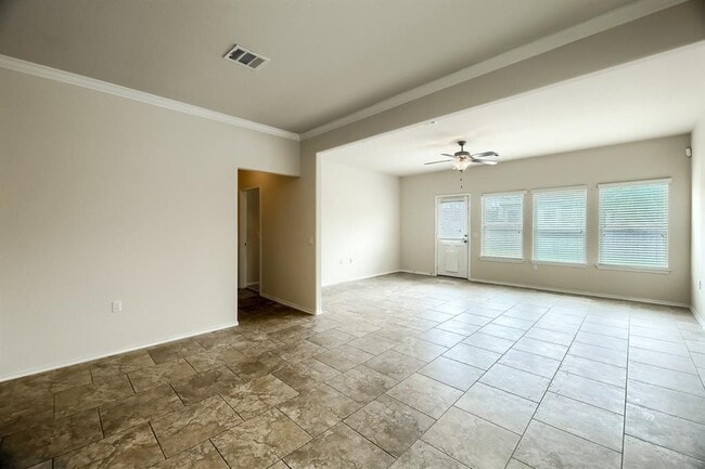 Building Photo - 10001 Pinnacle Crest Loop