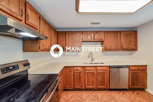 Building Photo - 3 Bedroom Pet-Friendly Home in DELAND, FL with Main Street Renewal