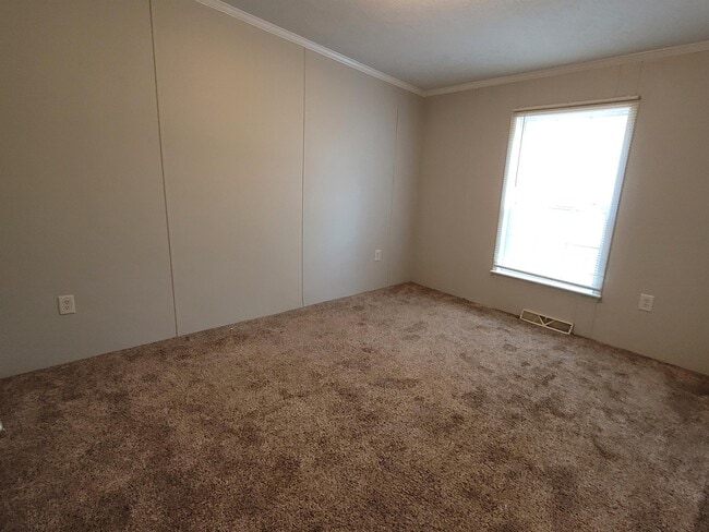 Building Photo - 410 Birch Dr