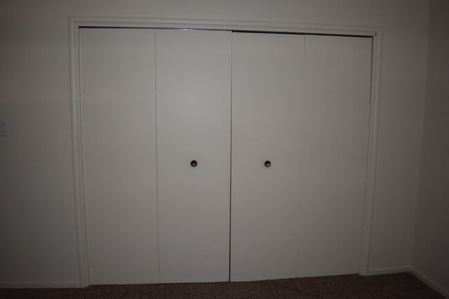 Building Photo - 7117 Pleasants Valley Rd