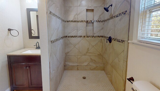 Building Photo - 511 Pearl St