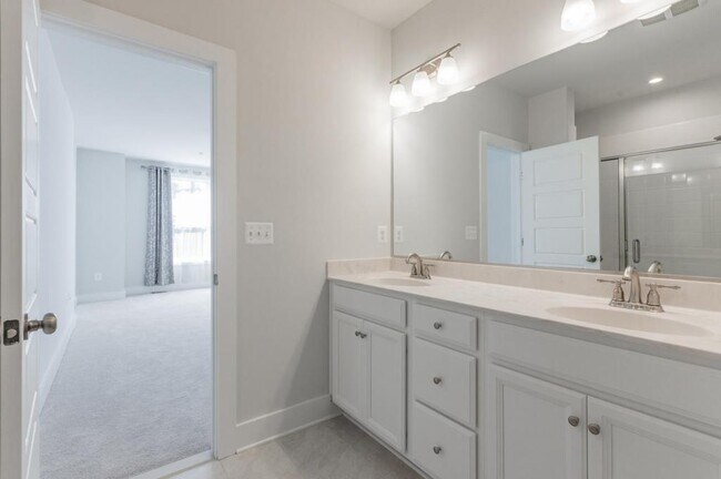 Building Photo - 2618 Lassen Dr