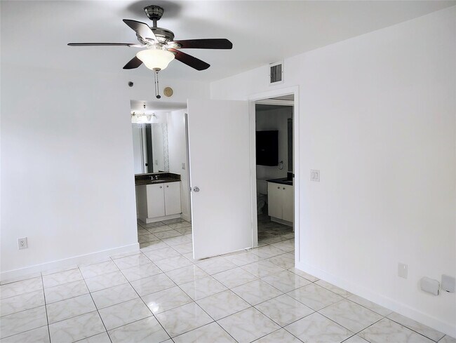 Building Photo - 5590 NW 61st St