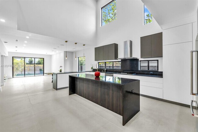 Building Photo - 808-810 SW 9th St