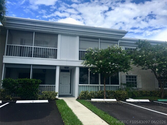 Building Photo - 6407 Bay Club Dr