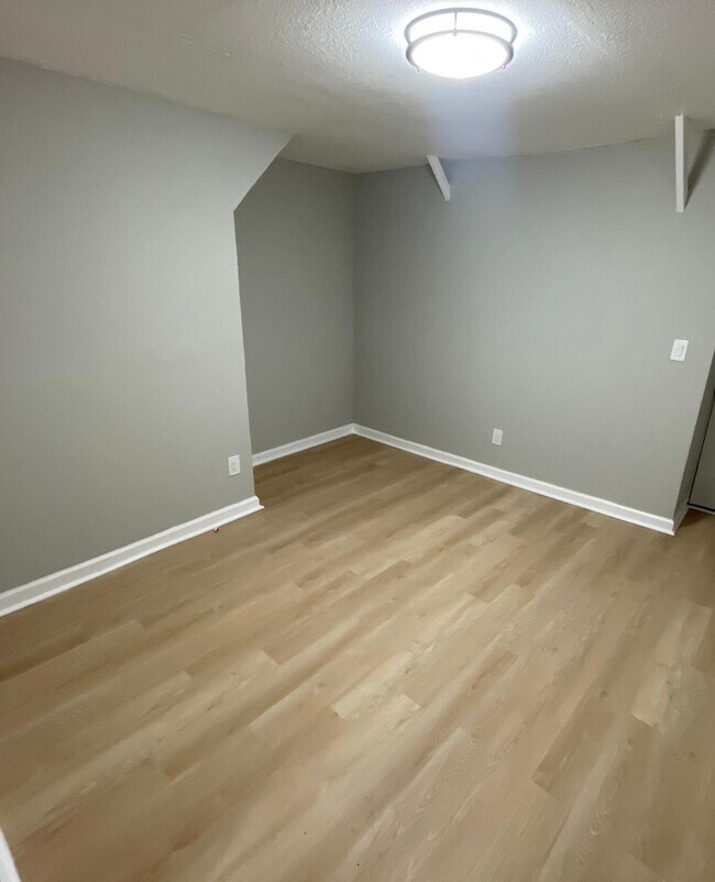 Building Photo - 2910 Belleview Ave