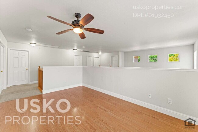 Building Photo - "Spacious 4-Bedroom Retreat with 2.5 Baths...