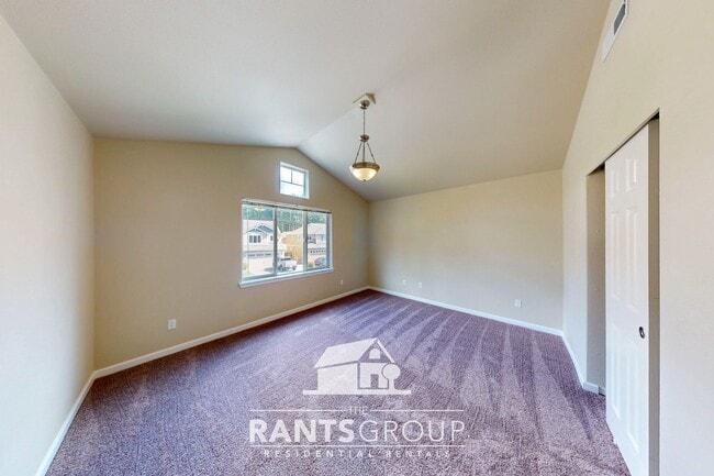 Building Photo - Spacious home in the Olympia School Distri...