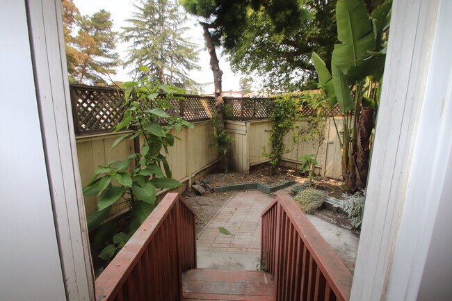 Building Photo - 201 Orange St