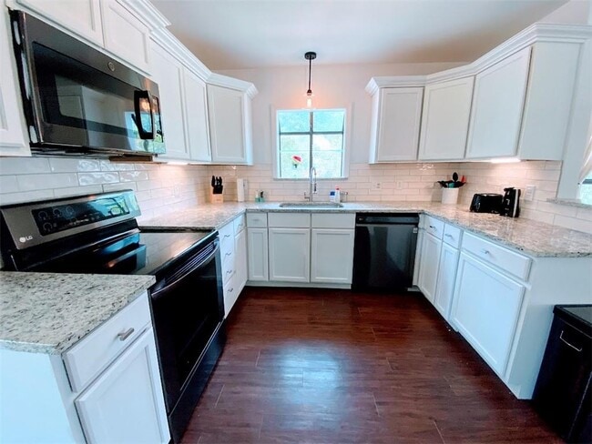 Building Photo - 21822 Tallahassee Ave